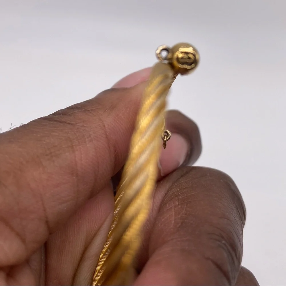 Gucci Bangle Watch 2047L Quartz Watch - Picture 8 of 12